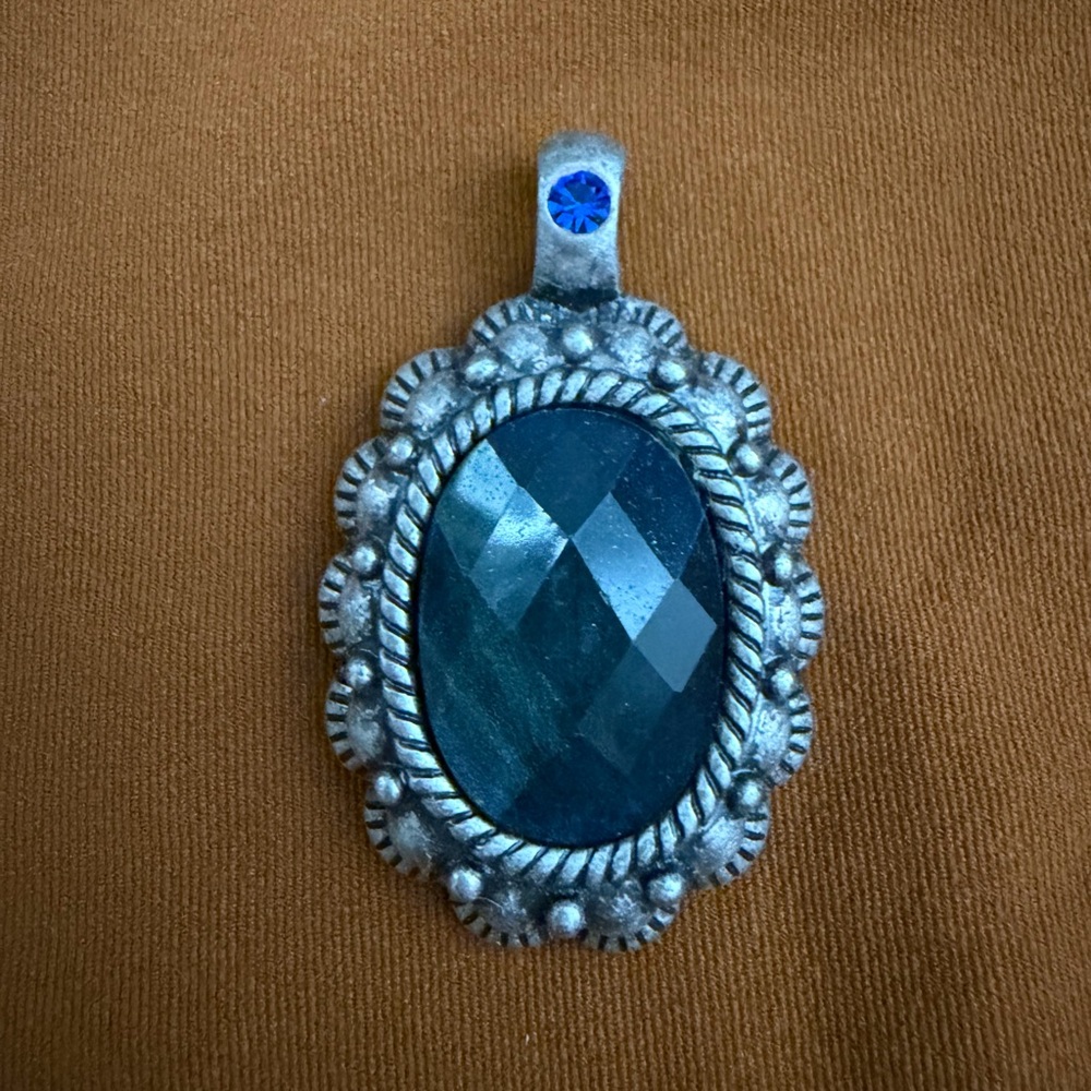 Silver tone Pendant with Blue Gemstone flower shape pendant sailorcore Victorian